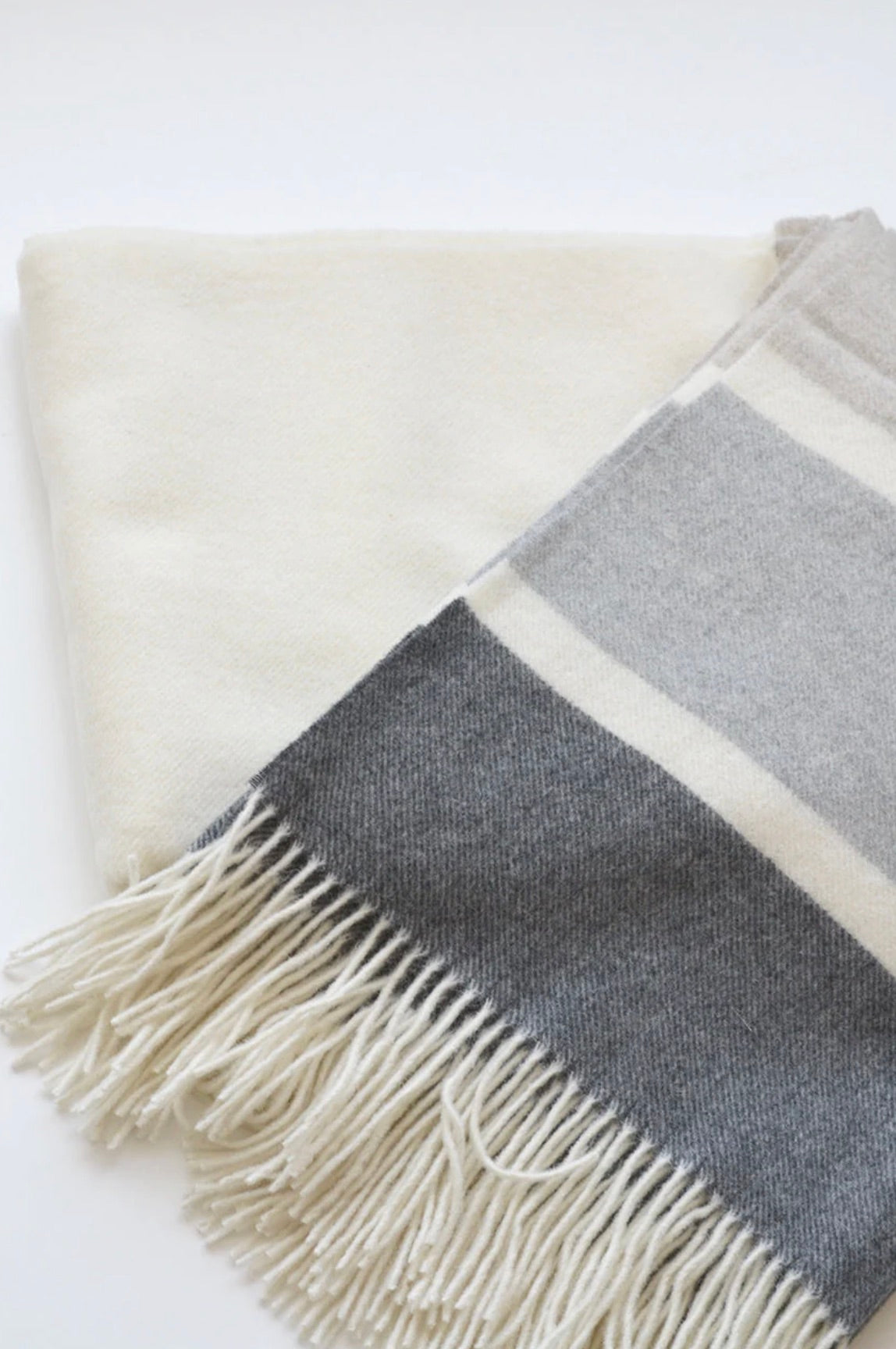 Manhattan white/otter beige/grey stripes Throw 55x78
