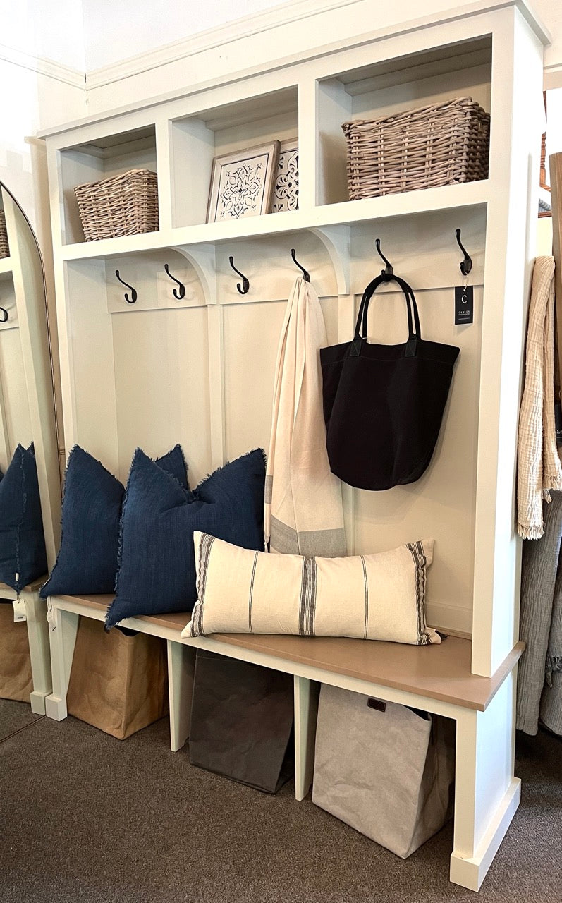 Open bottom entrance cabinet